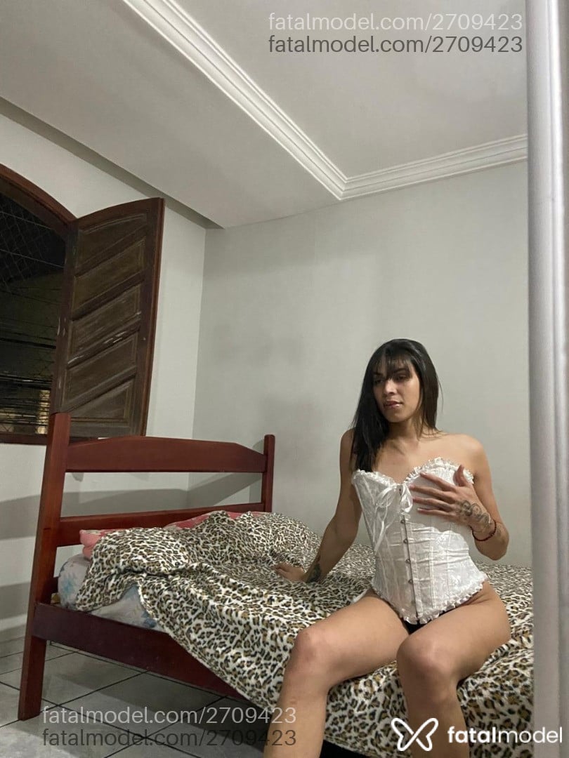 Acompanhante mulher trans com cabelo castanho de olhos castanhos em Serra Acompanhante mulher trans com cabelo castanho de olhos castanhos em Serra - Bahianinha