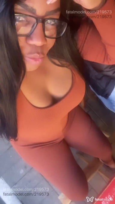 Acompanhante mulher morena (o) de olhos pretos - Samara Morena Acompanhante mulher morena (o) de olhos pretos - Samara Morena