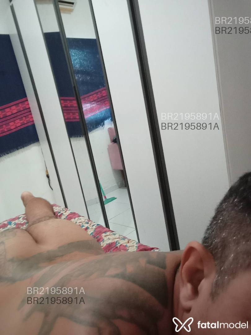 Acompanhante homem com cabelo grisalho de olhos castanhos em Virtual Acompanhante homem com cabelo grisalho de olhos castanhos em Virtual - Kzadoliberado