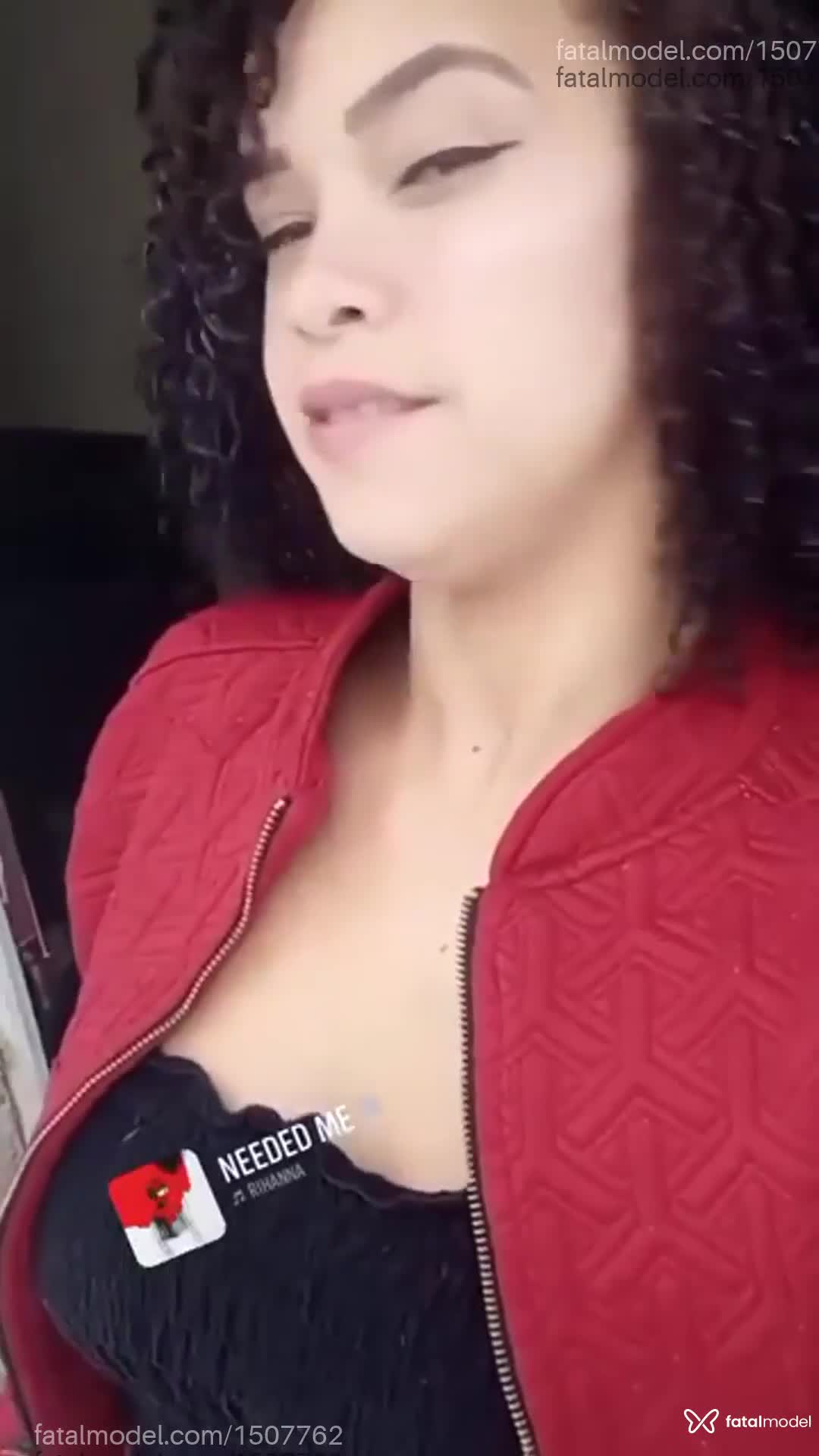 Acompanhante mulher morena (o) de olhos castanhos em São João Batista - Paulista