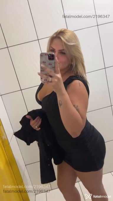 Acompanhante mulher loira (o) de olhos azuis - Gaabi