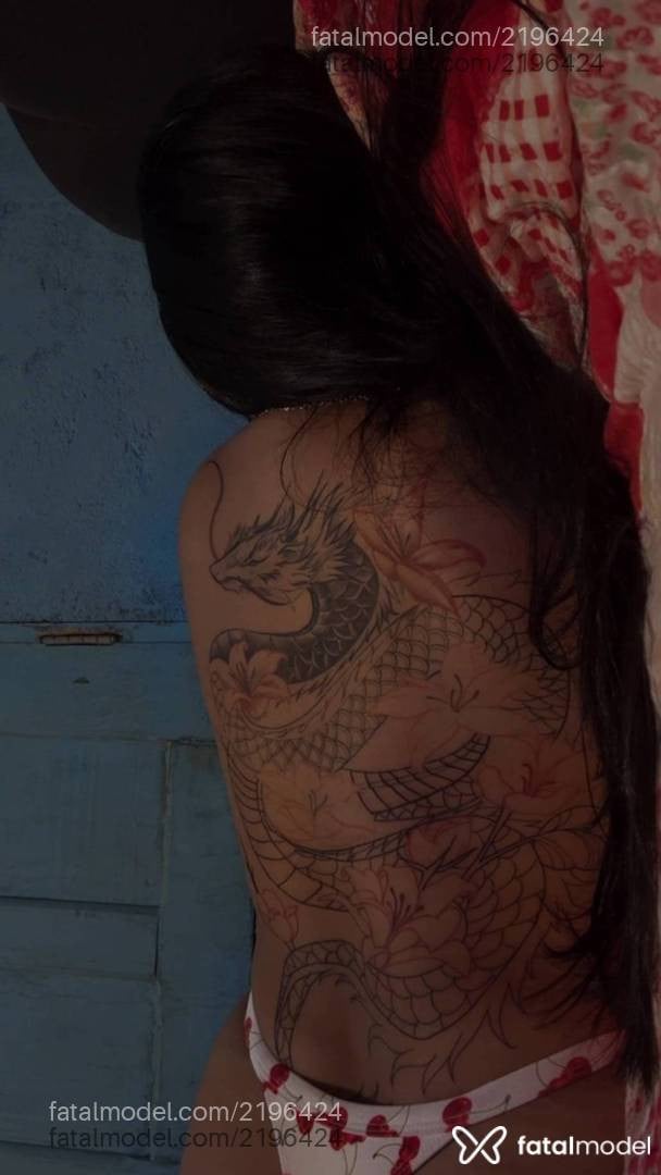Acompanhante mulher morena (o) de olhos pretos - Larissa