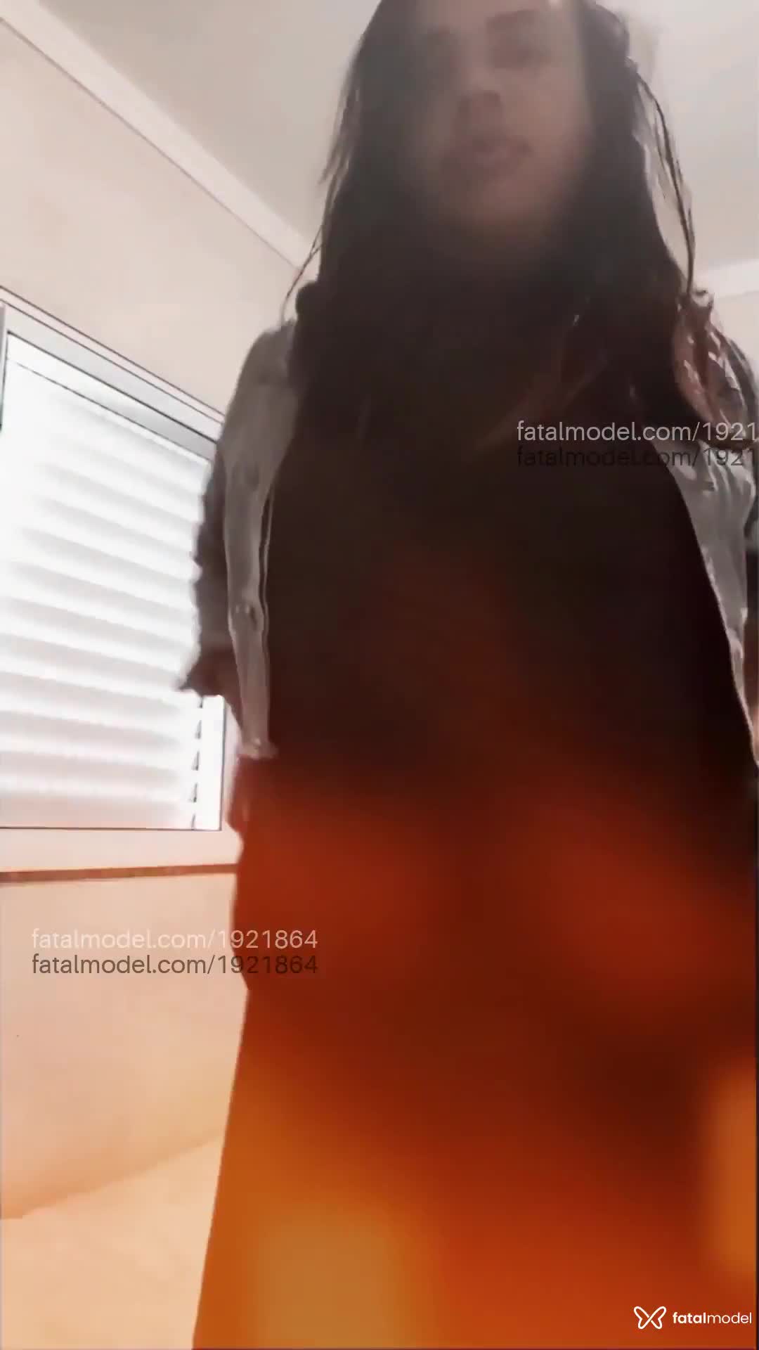 Acompanhante mulher trans com cabelo colorido de olhos castanhos em Barbosa Ferraz - Lina
