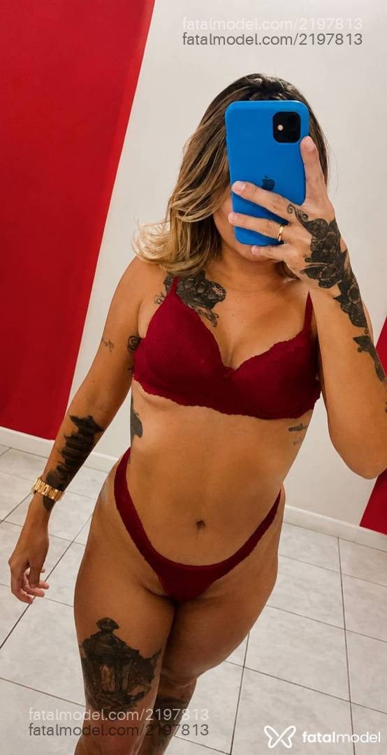 Acompanhante mulher loira (o) de olhos castanhos - Mirella