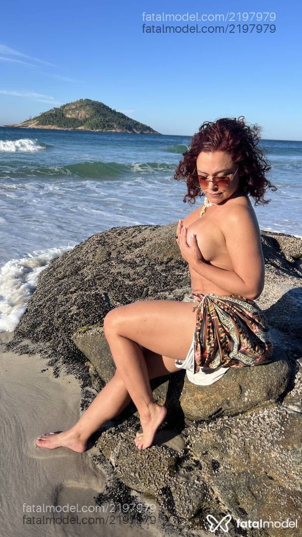 Acompanhante mulher ruiva (o) de olhos mel - Eloah Cariocat