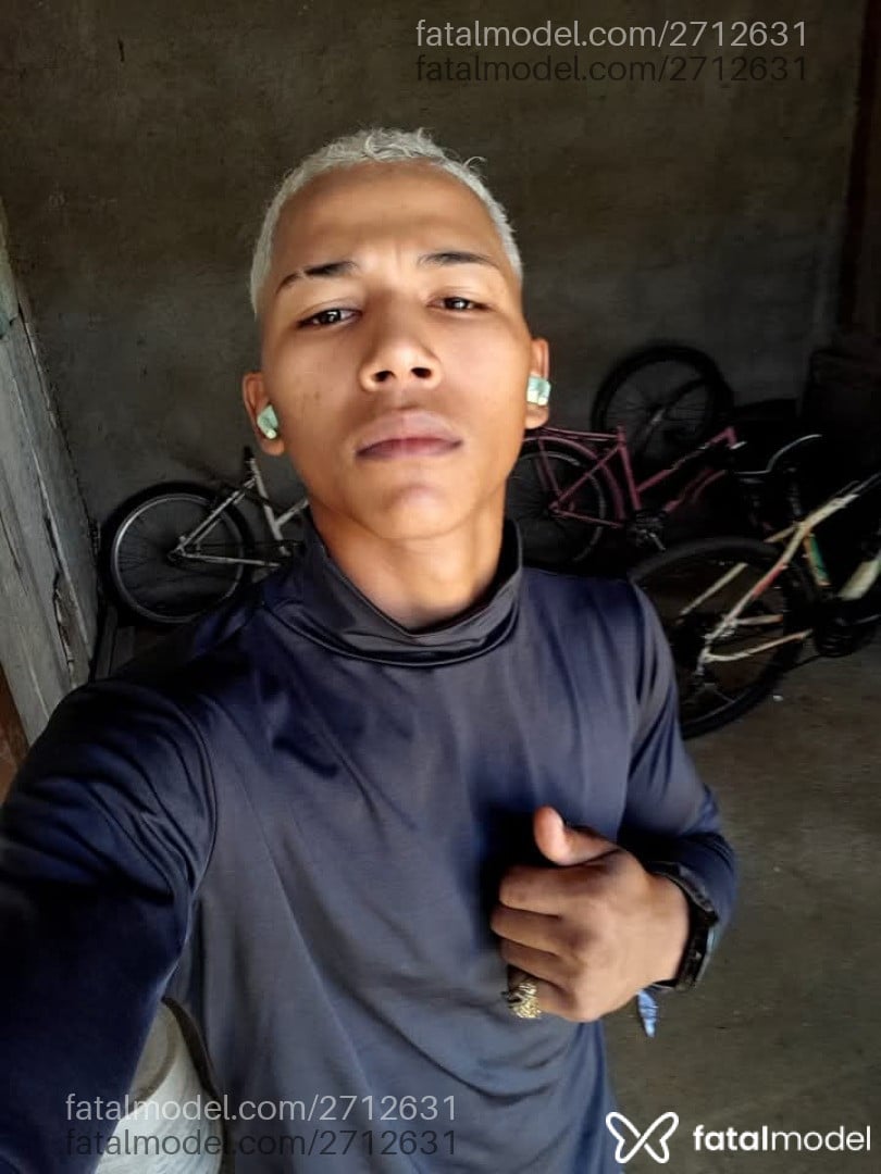 Acompanhante homem com cabelo castanho de olhos castanhos em Aparecida de Goiânia - Hurgo