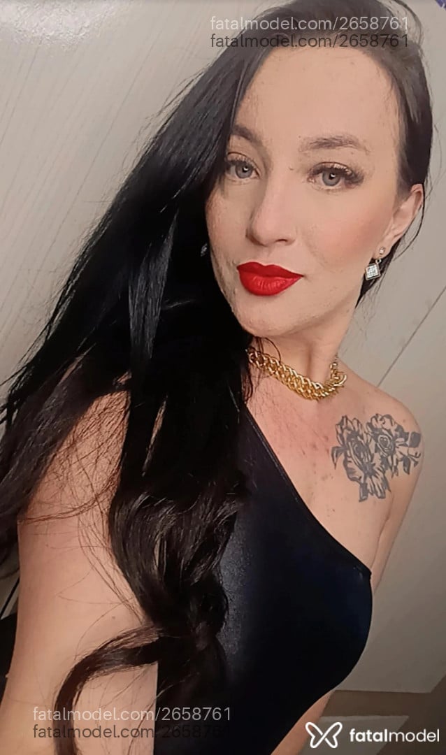 Acompanhante mulher morena (o) de olhos azuis em Curitiba - Lara