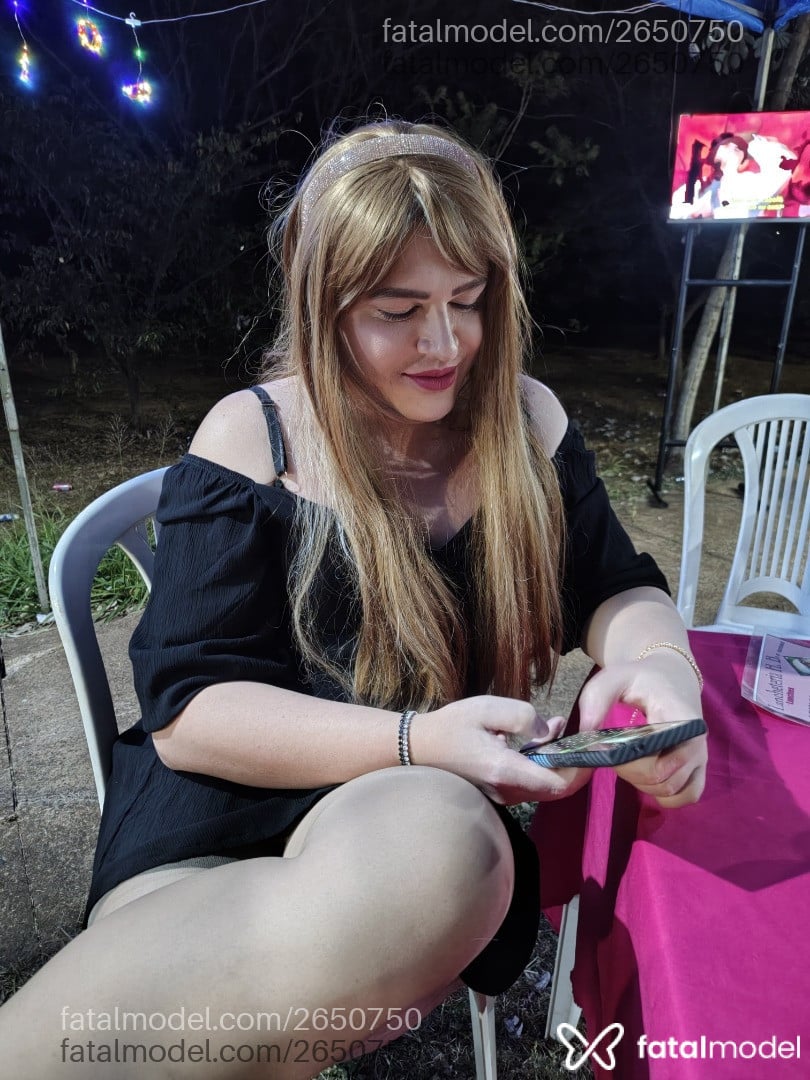 Acompanhante mulher trans com cabelo castanho de olhos castanhos - Danyy Acompanhante mulher trans com cabelo castanho de olhos castanhos - Danyy