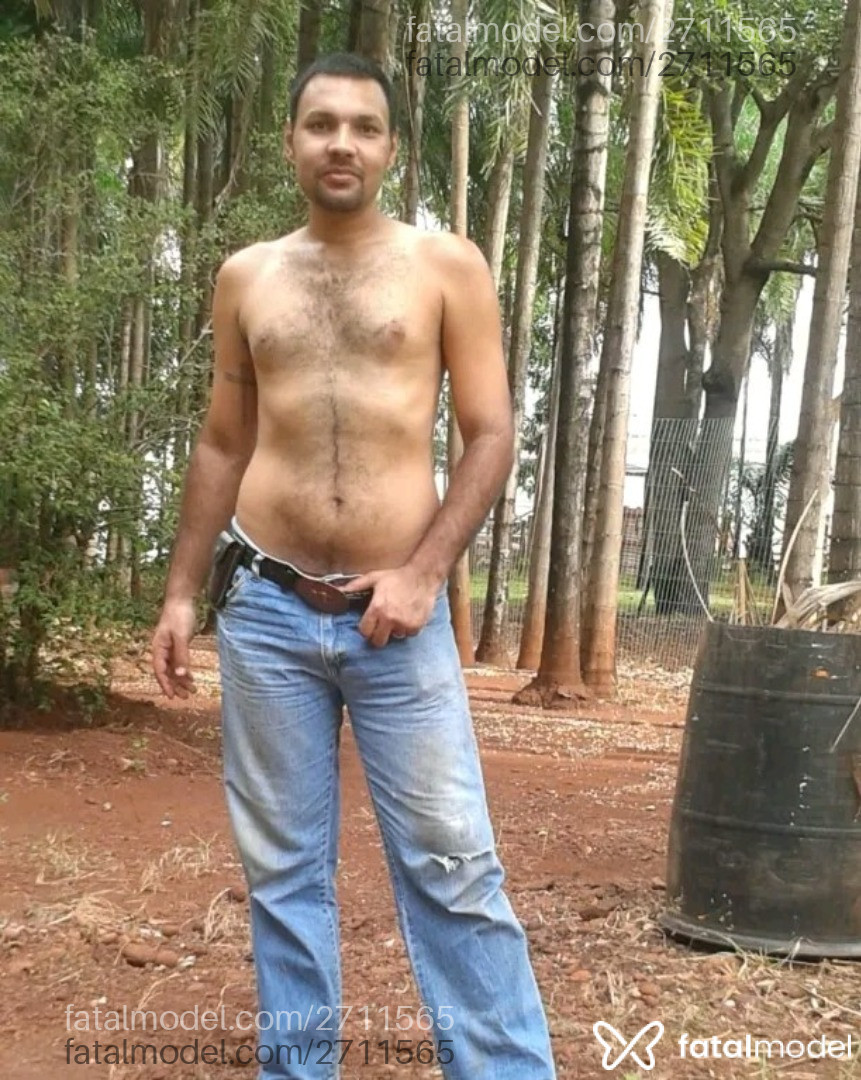 Acompanhante homem morena (o) de olhos pretos em Virtual Acompanhante homem morena (o) de olhos pretos em Virtual - Sombra