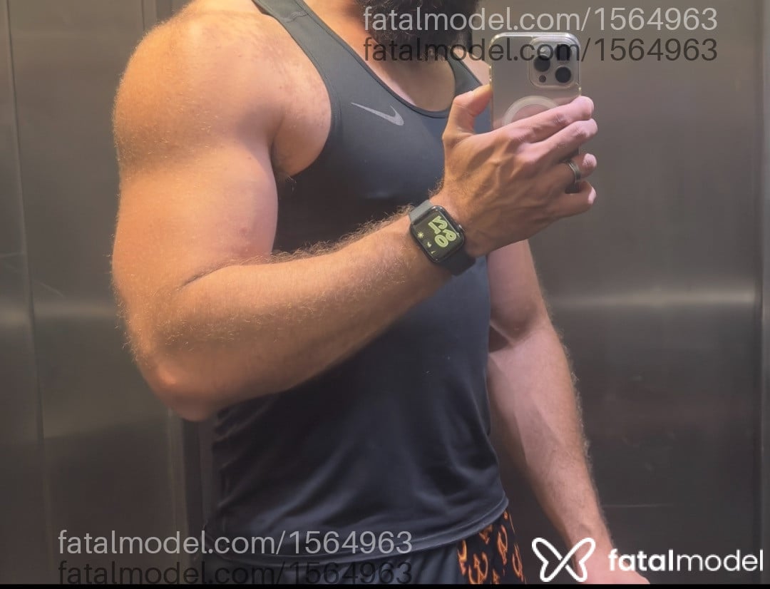 Acompanhante homem com cabelo castanho de olhos castanhos em Patos de Minas Acompanhante homem com cabelo castanho de olhos castanhos em Patos de Minas - Eduardo