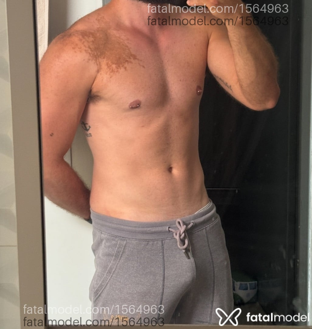 Acompanhante homem com cabelo castanho de olhos castanhos em Patos de Minas Acompanhante homem com cabelo castanho de olhos castanhos em Patos de Minas - Eduardo