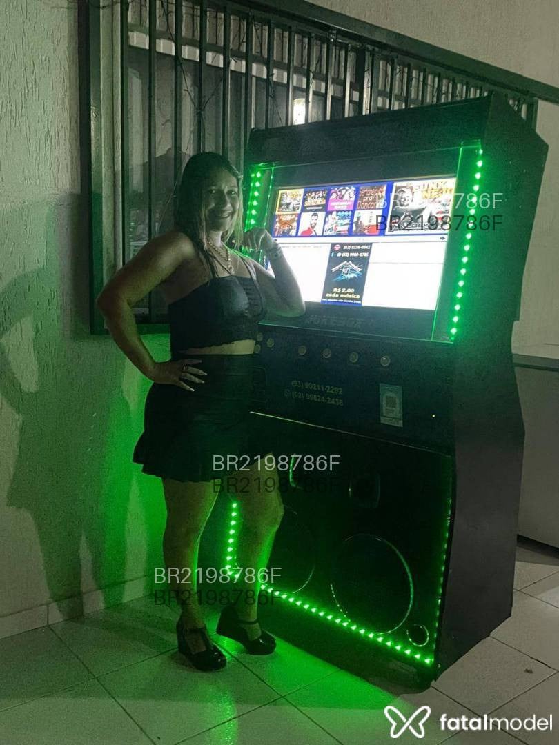 Acompanhante mulher loira (o) de olhos pretos em Virtual - Bruna