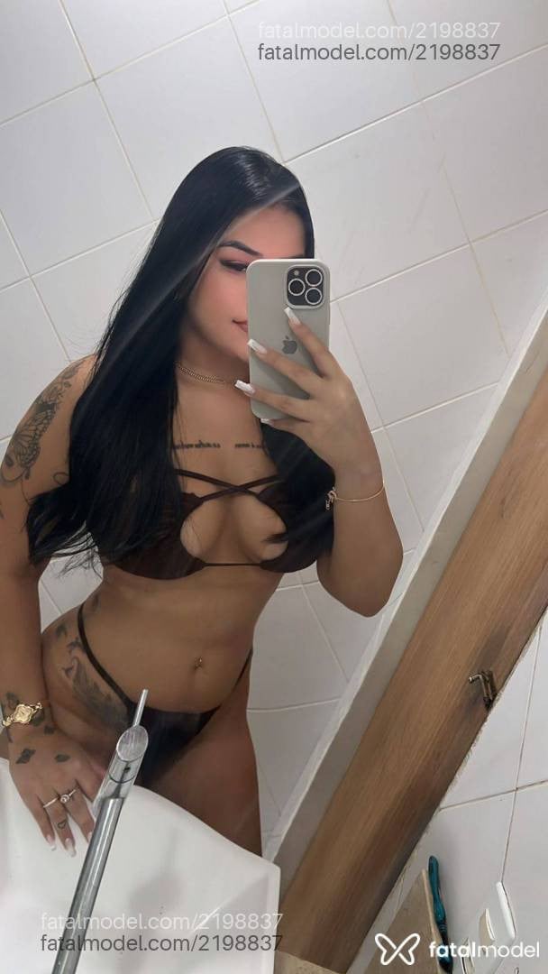 Acompanhante mulher morena (o) de olhos castanhos - Beatriz