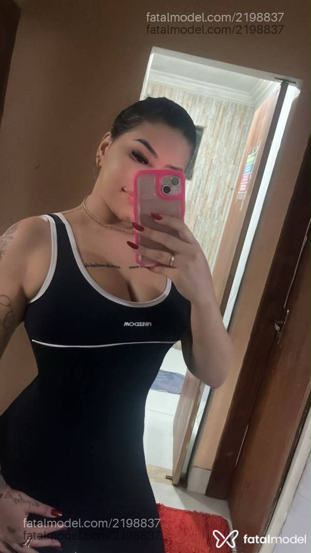 Acompanhante mulher morena (o) de olhos castanhos - Beatriz