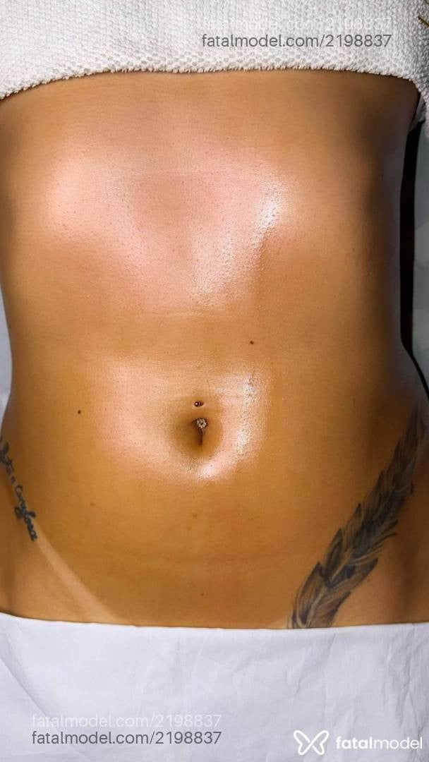 Acompanhante mulher morena (o) de olhos castanhos - Beatriz