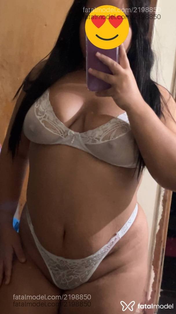 Acompanhante mulher com cabelo castanho de olhos castanhos - Penélope Acompanhante mulher com cabelo castanho de olhos castanhos - Penélope