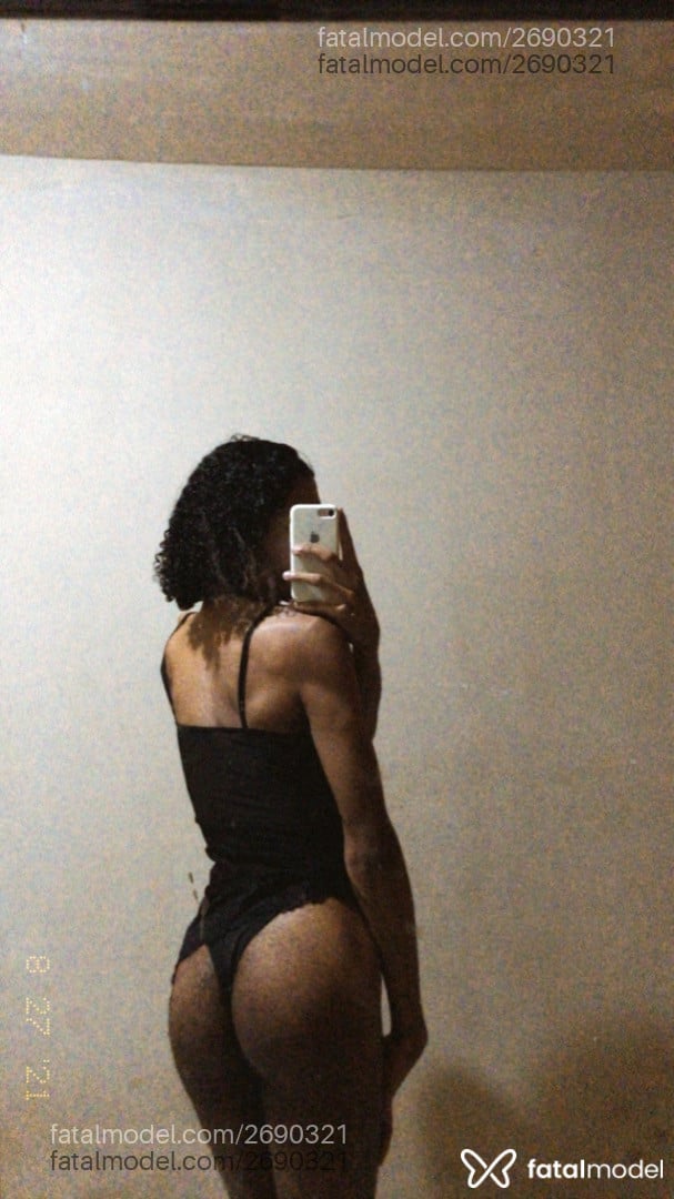 Acompanhante mulher trans morena (o) de olhos castanhos em Uberlândia Acompanhante mulher trans morena (o) de olhos castanhos em Uberlândia - Allanaa maya