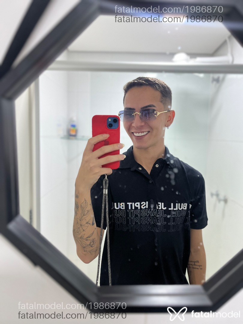 Acompanhante homem com cabelo castanho de olhos pretos em Natal Acompanhante homem com cabelo castanho de olhos pretos em Natal - Everton