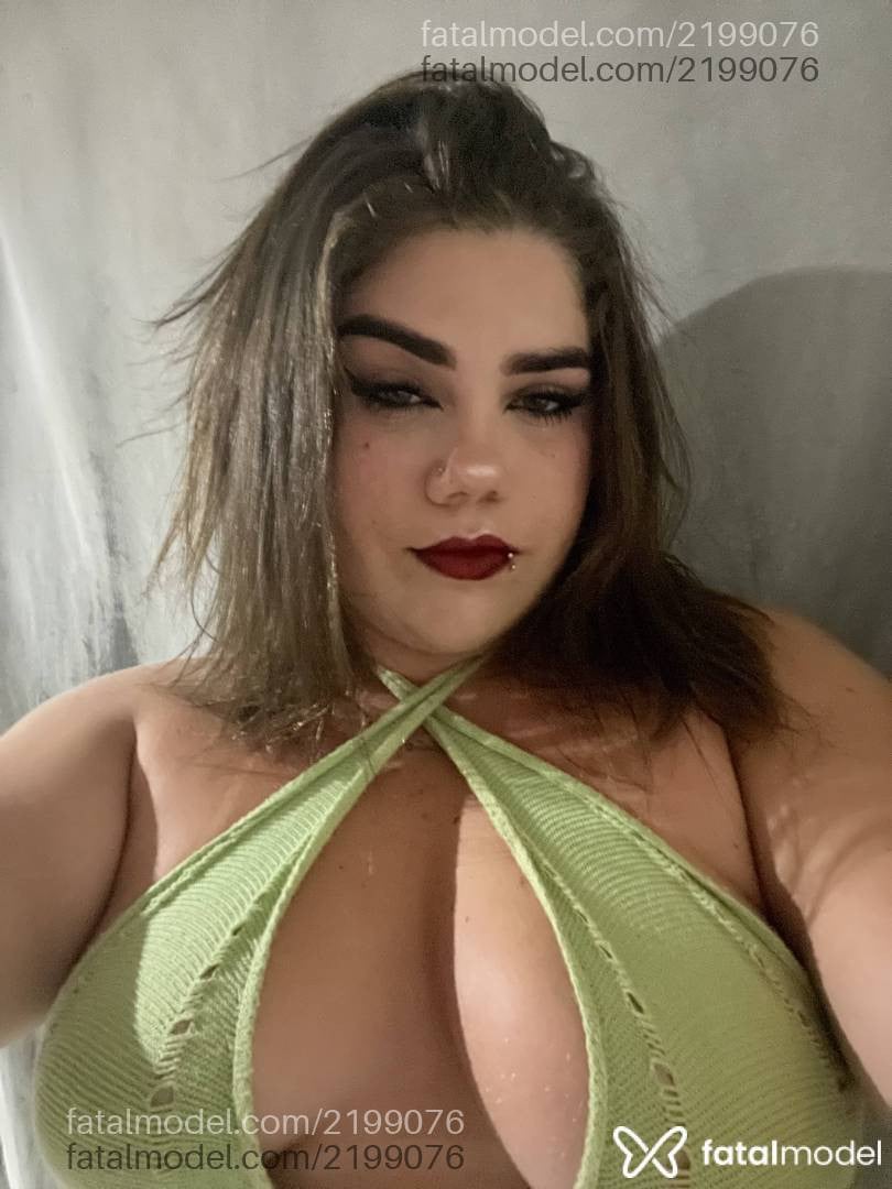 Acompanhante mulher loira (o) de olhos verdes - Larissa