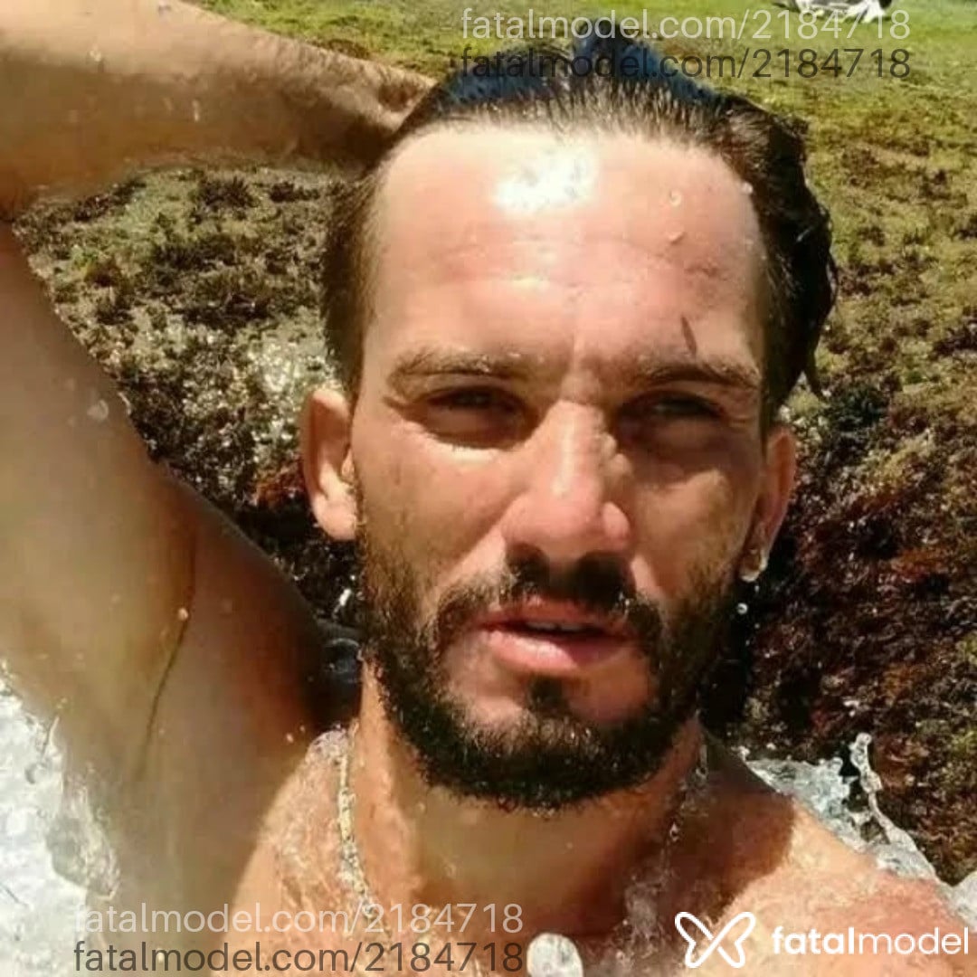 Acompanhante homem com cabelo castanho de olhos verdes em Natal Acompanhante homem com cabelo castanho de olhos verdes em Natal - Diego Bruce