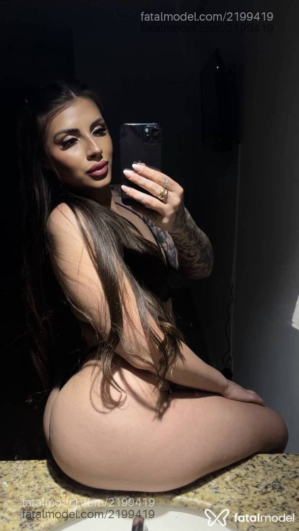 Acompanhante mulher com cabelo castanho de olhos castanhos - Mila