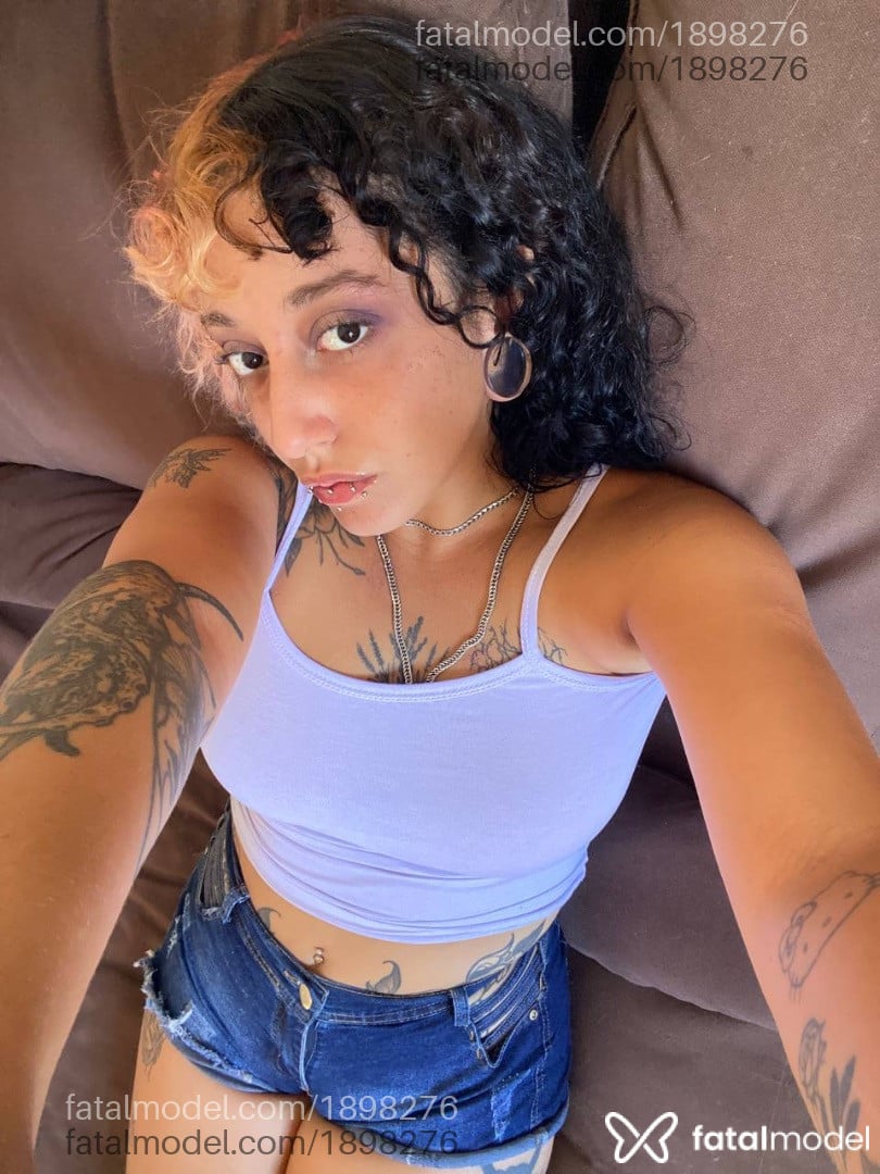 Acompanhante mulher com cabelo colorido de olhos castanhos em Virtual - jessica sousa