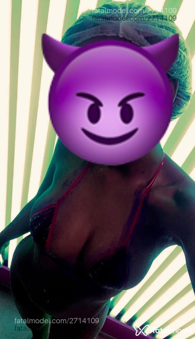 Acompanhante mulher morena (o) de olhos castanhos em Aparecida de Goiânia - Larissa
