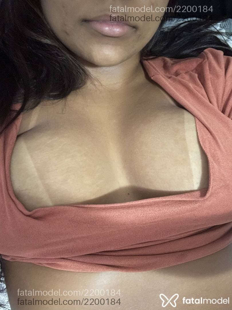 Acompanhante mulher morena (o) de olhos pretos - Maserati