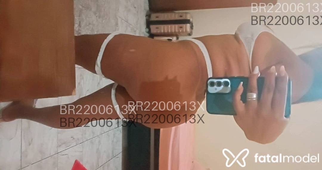 Acompanhante mulher com cabelo castanho de olhos pretos - Kamilly