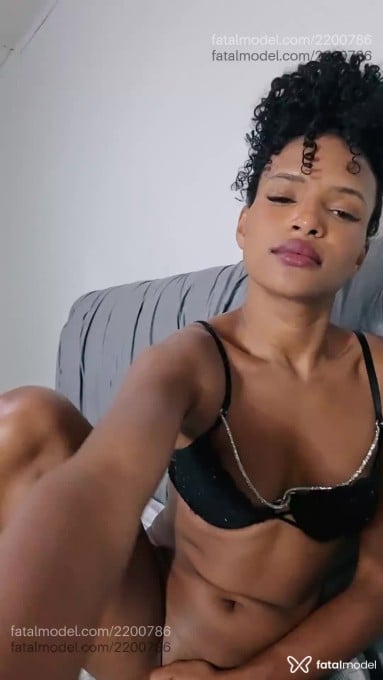 Acompanhante mulher morena (o) de olhos pretos - Mayra Acompanhante mulher morena (o) de olhos pretos - Mayra