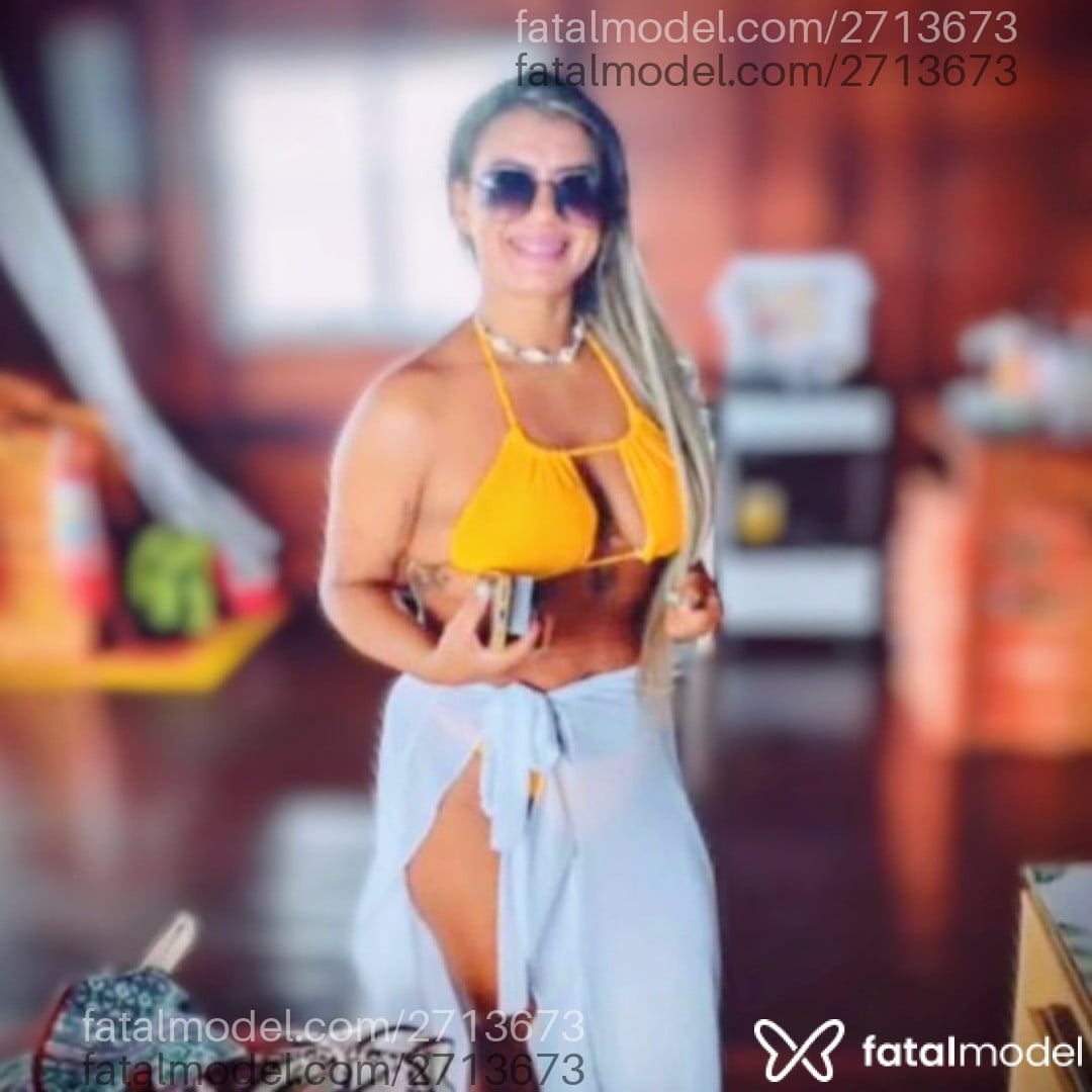 Acompanhante mulher loira (o) de olhos castanhos - Sophia Cárdenas