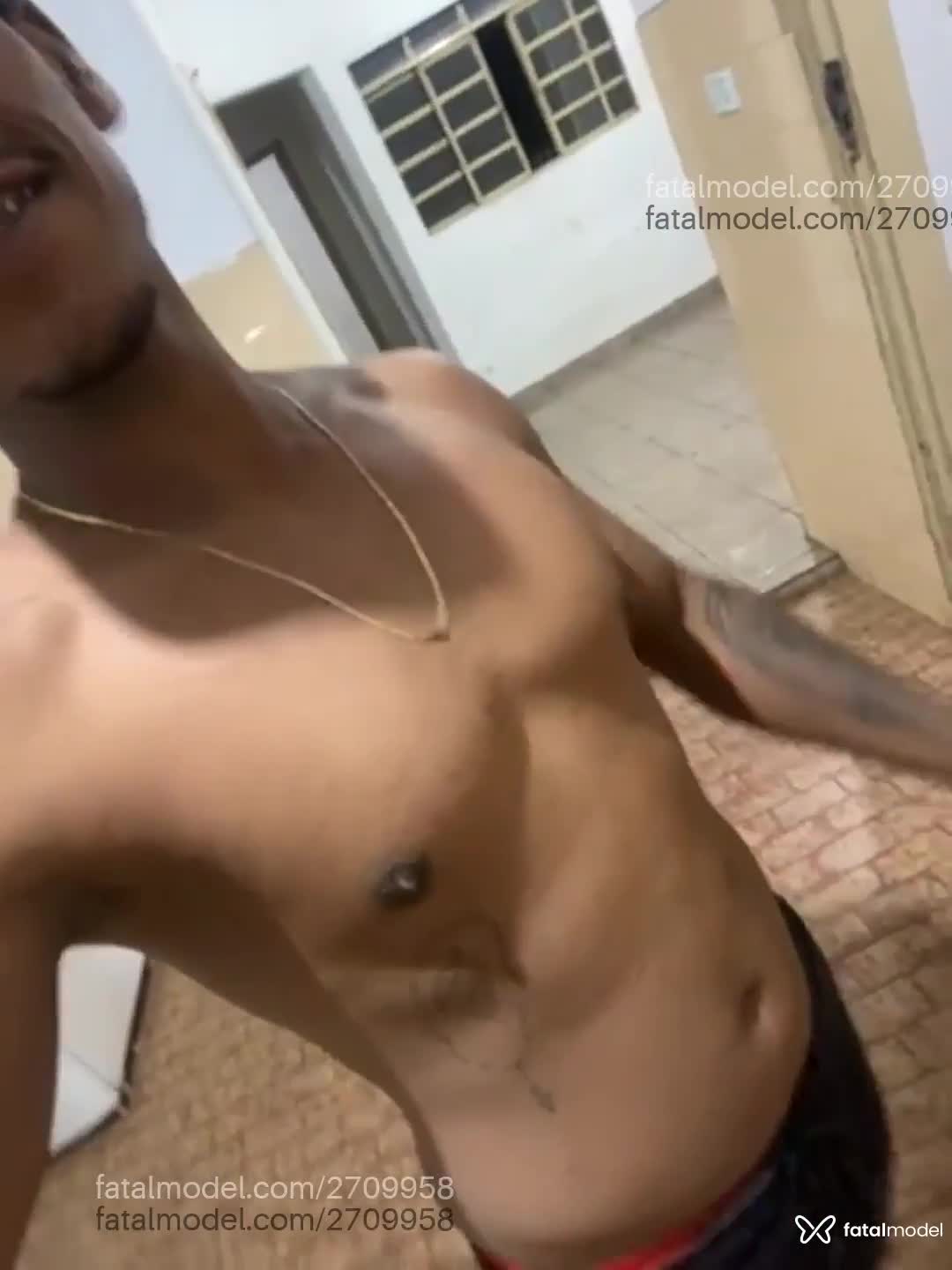Acompanhante homem morena (o) de olhos pretos em Uberlândia - Preto Chique