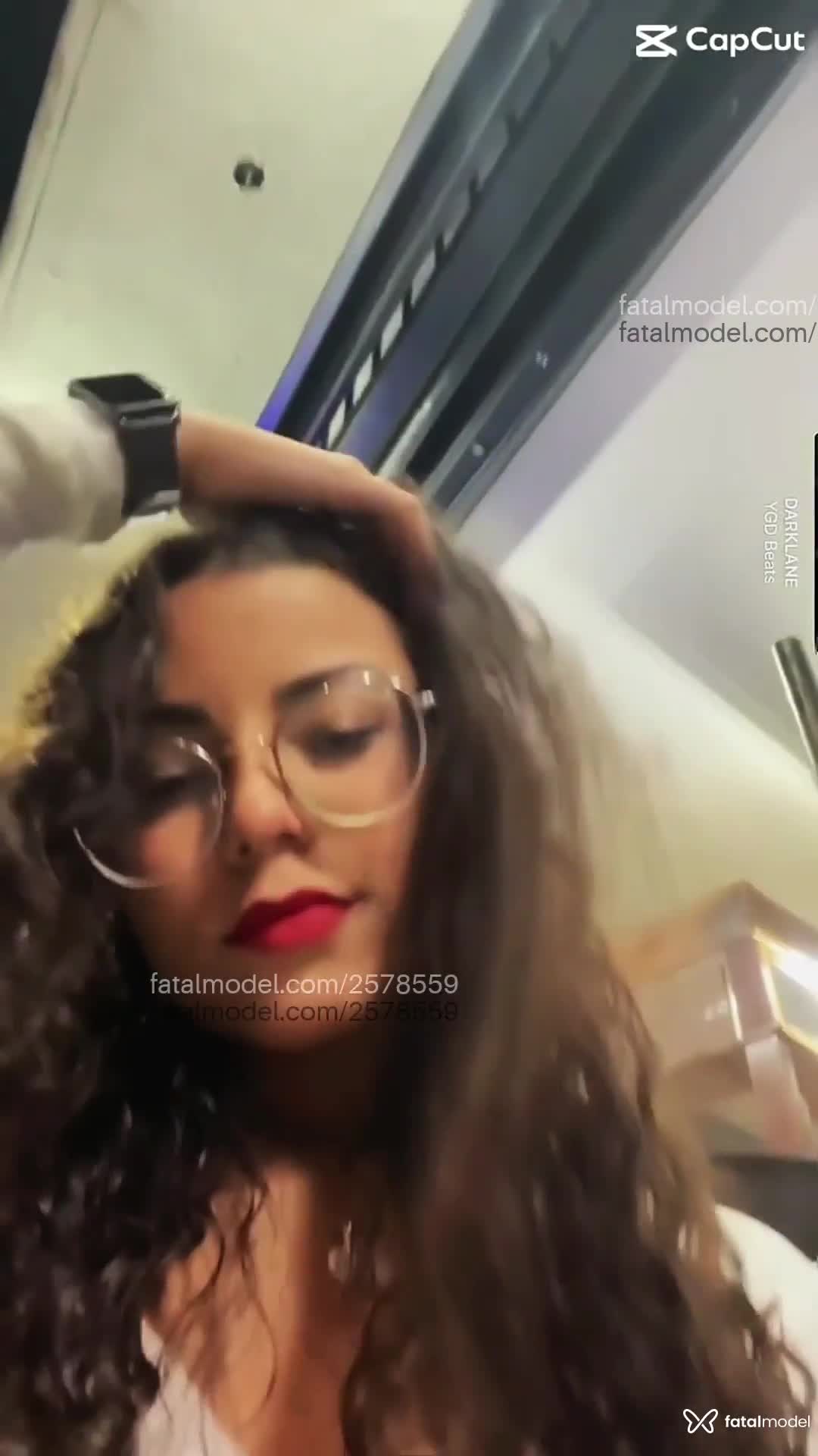 Acompanhante mulher com cabelo castanho de olhos castanhos em São Paulo - Biatriz Bitencourt