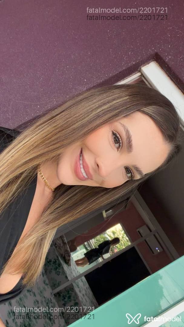 Acompanhante mulher loira (o) de olhos verdes - Alessandra