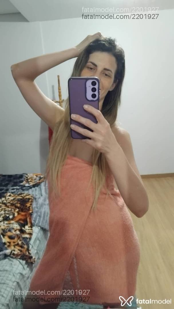 Acompanhante mulher loira (o) de olhos castanhos em Chapecó - Livia Marini