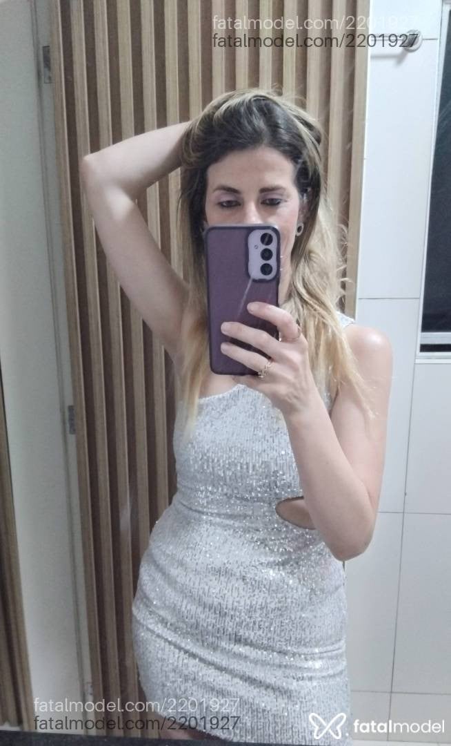 Acompanhante mulher loira (o) de olhos castanhos em Chapecó - Livia Marini