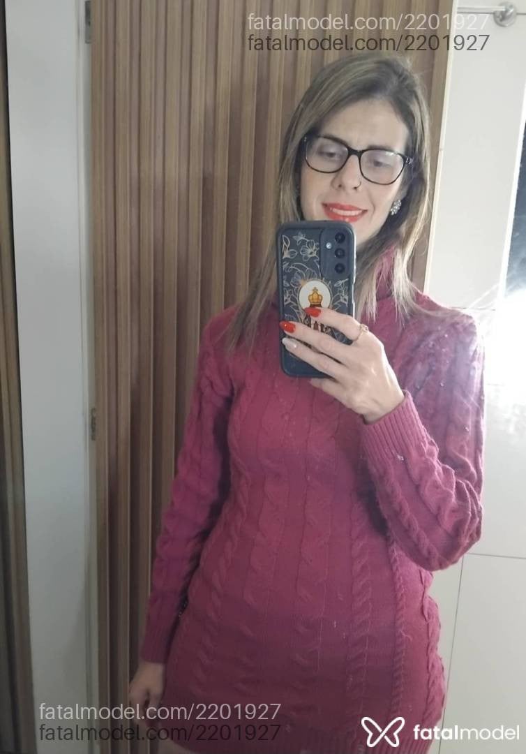 Acompanhante mulher loira (o) de olhos castanhos em Chapecó - Livia Marini