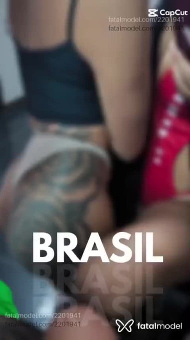 Acompanhante mulher com cabelo castanho de olhos verdes em Balneário Camboriú Acompanhante mulher com cabelo castanho de olhos verdes em Balneário Camboriú - Juliana
