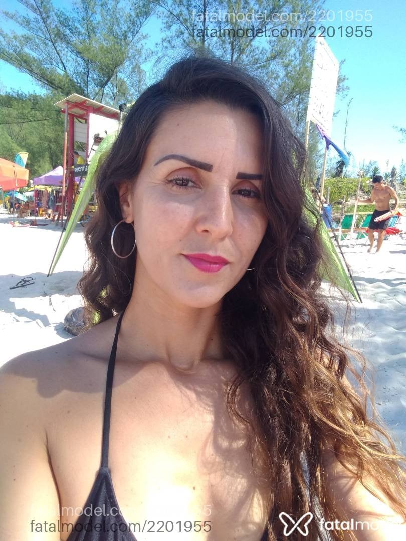 Acompanhante mulher morena (o) de olhos castanhos em Garopaba Acompanhante mulher morena (o) de olhos castanhos em Garopaba - Camila