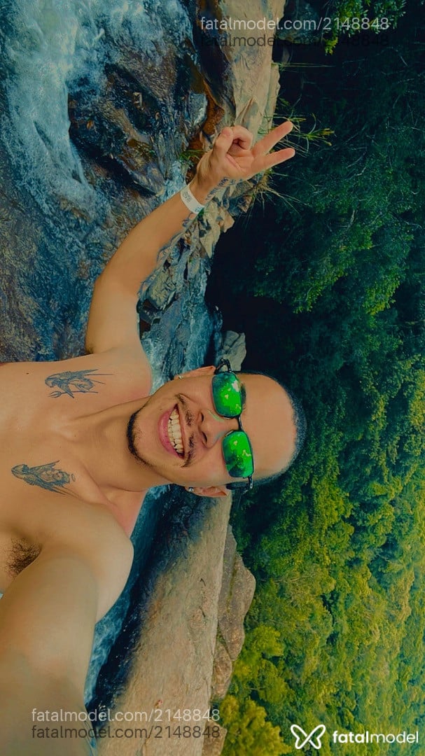 Acompanhante homem morena (o) de olhos castanhos em Porto Alegre - Tiago Oliveira