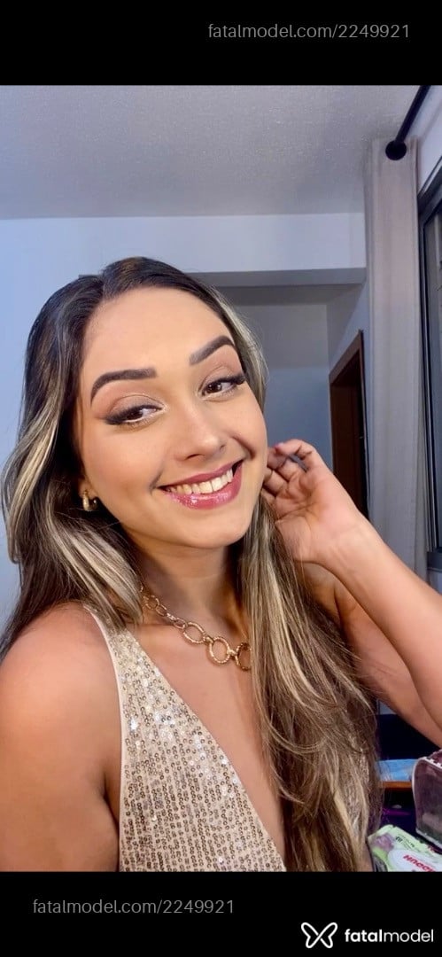 Acompanhante mulher loira (o) de olhos castanhos - Katiuce