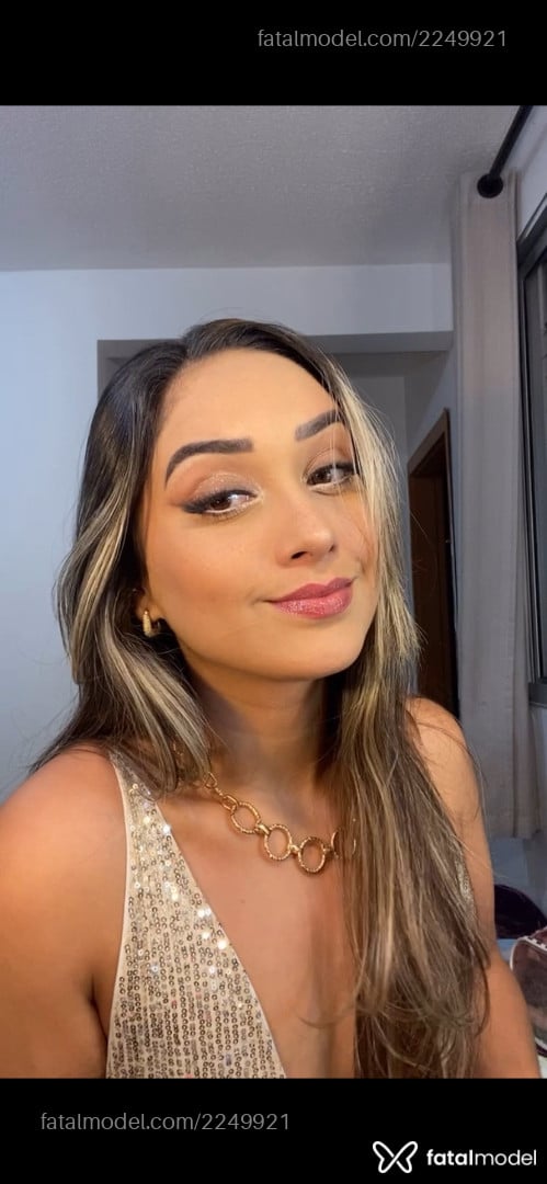 Acompanhante mulher loira (o) de olhos castanhos - Katiuce