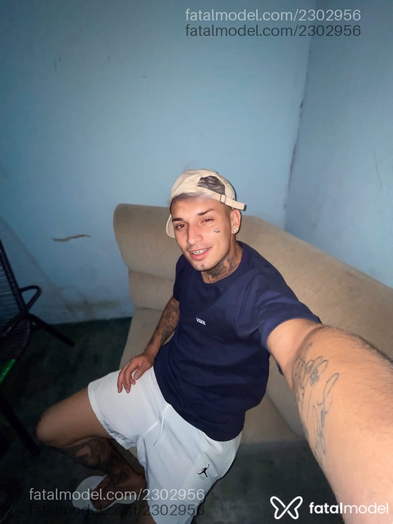 Acompanhante homem com cabelo grisalho de olhos verdes em Virtual - Ana