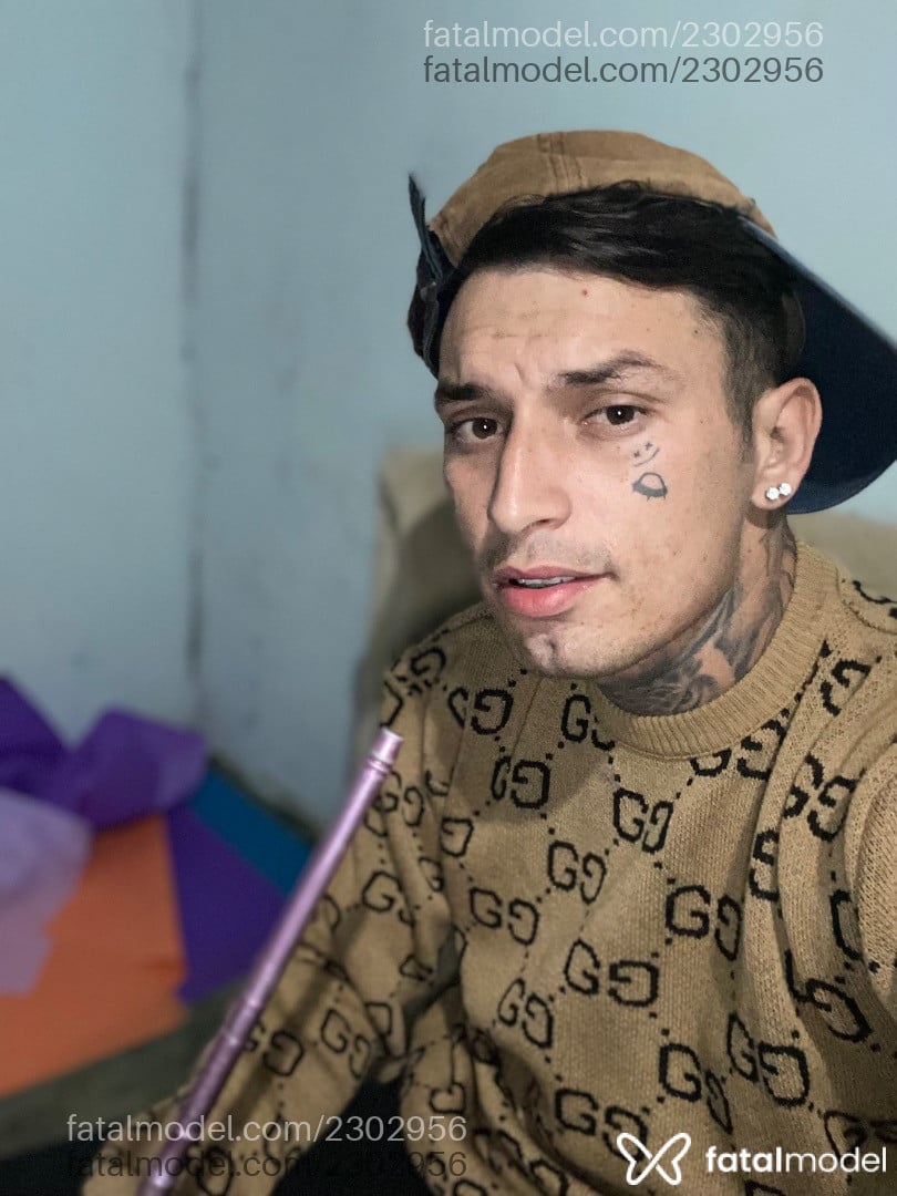 Acompanhante homem com cabelo grisalho de olhos verdes em Virtual - Ana