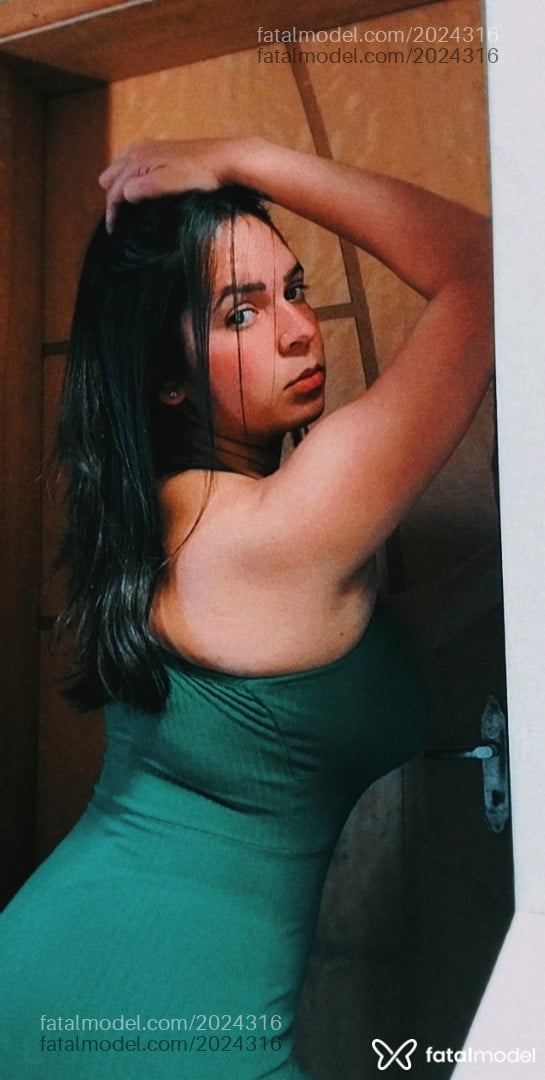 Acompanhante mulher com cabelo castanho de olhos castanhos em São Paulo - Carla Chaves