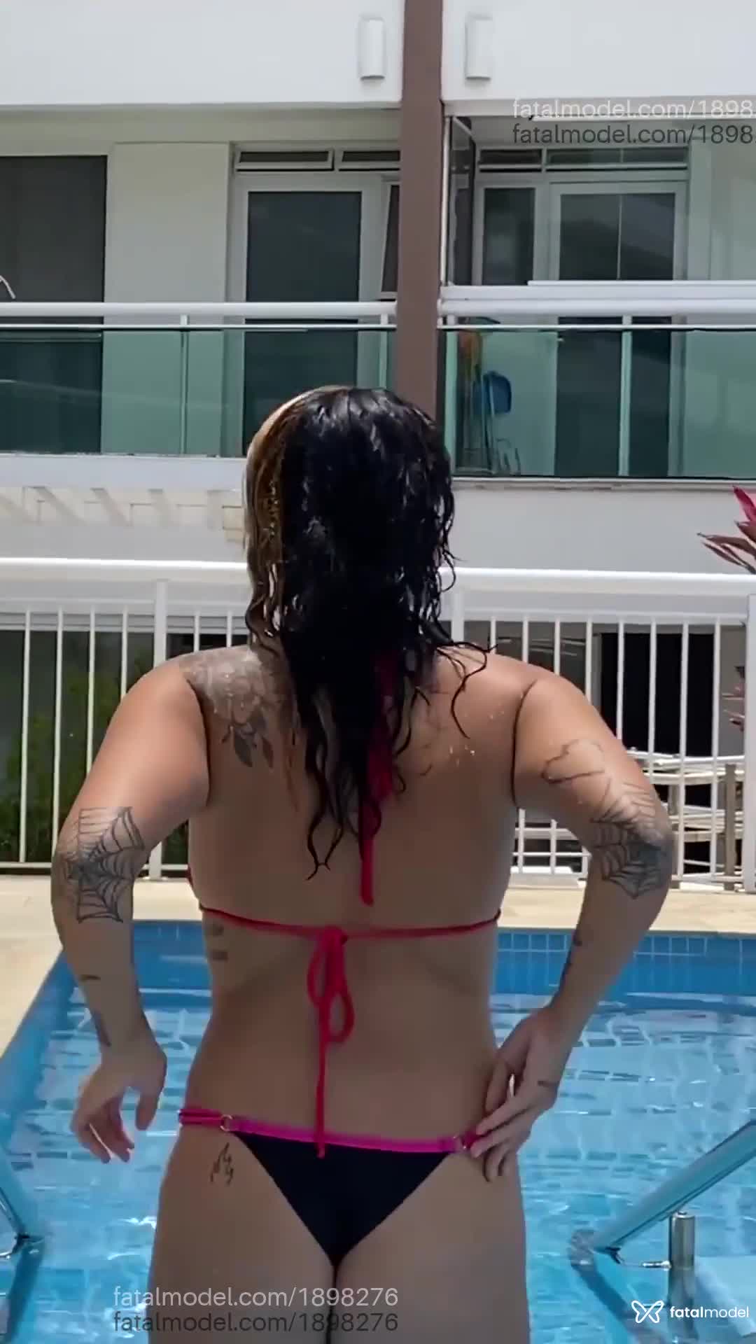 Acompanhante mulher com cabelo colorido de olhos castanhos em Virtual - jessica sousa