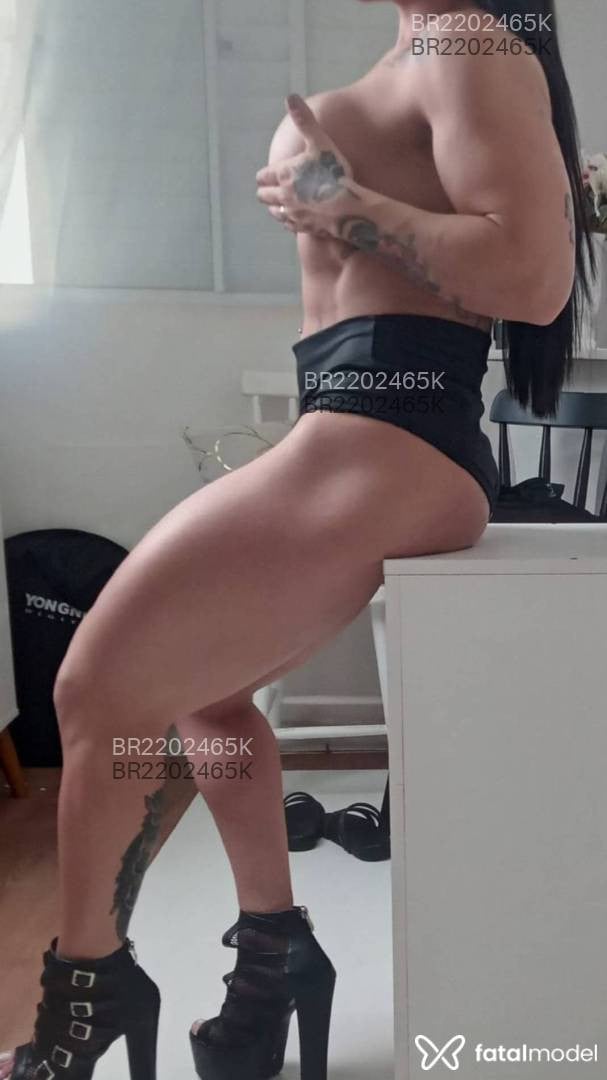 Acompanhante mulher com cabelo castanho de olhos verdes em Virtual - Yasmin Ferrari