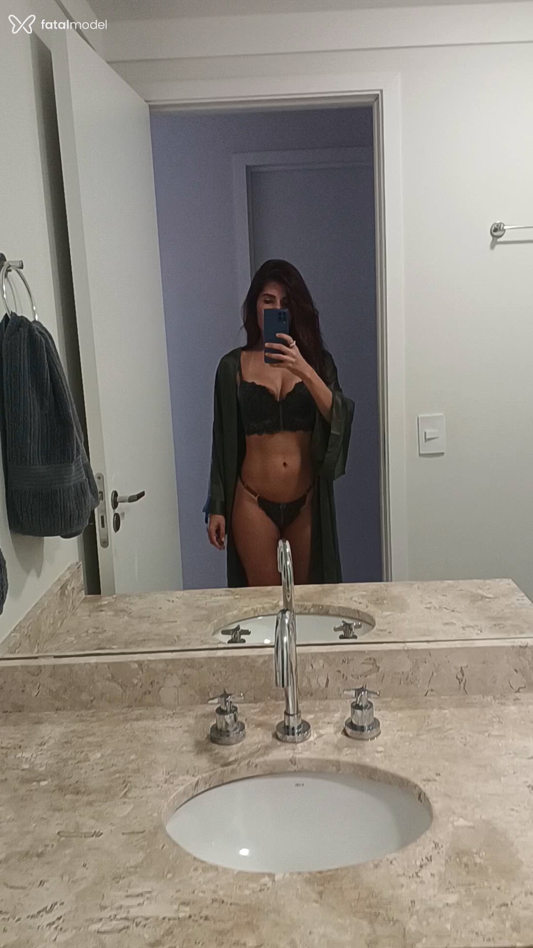 Acompanhante mulher com cabelo castanho de olhos verdes - Fernanda