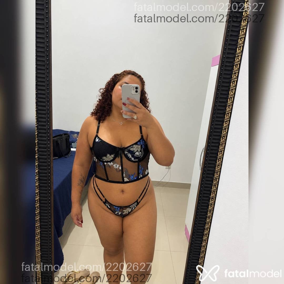Acompanhante mulher ruiva (o) de olhos castanhos - Lavínia Moura