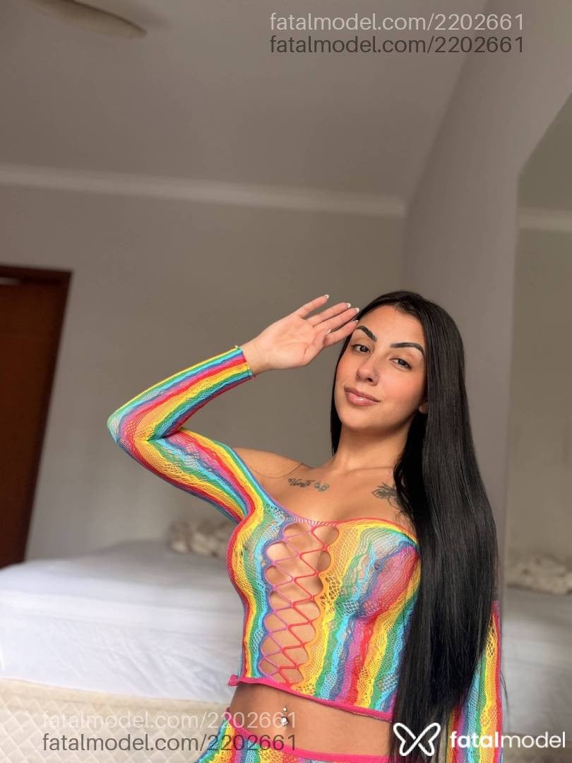 Acompanhante mulher morena (o) de olhos pretos - Bella Serena